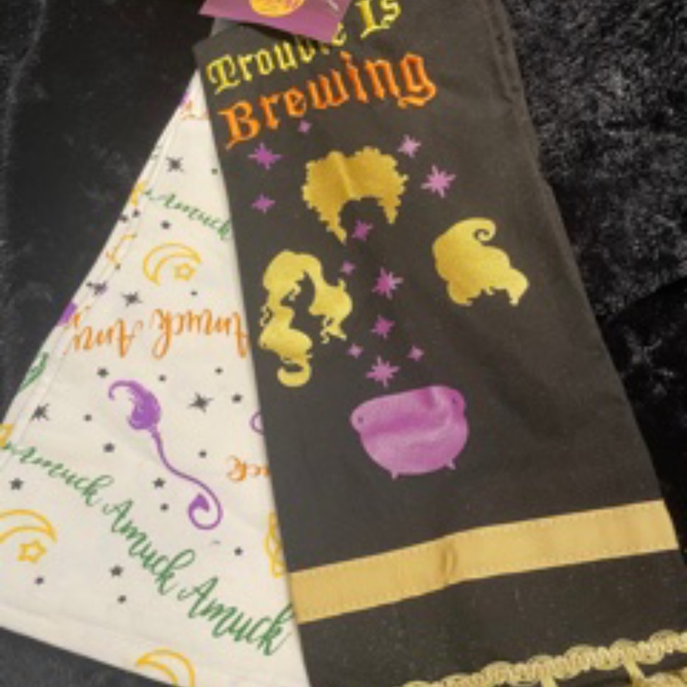 NWT Trouble is Brewing Hocus Pocus Towels